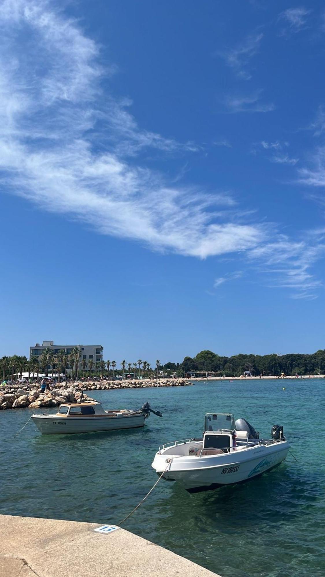 Kristal Paris Resort 诺瓦利娅 外观 照片
